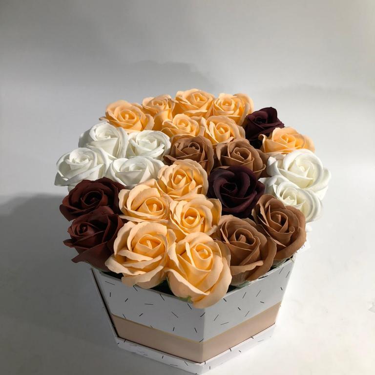 Cutie hexagonala trandafiri SAPUN